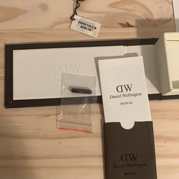 Daniel Wellington watch - Picture 2 of 8